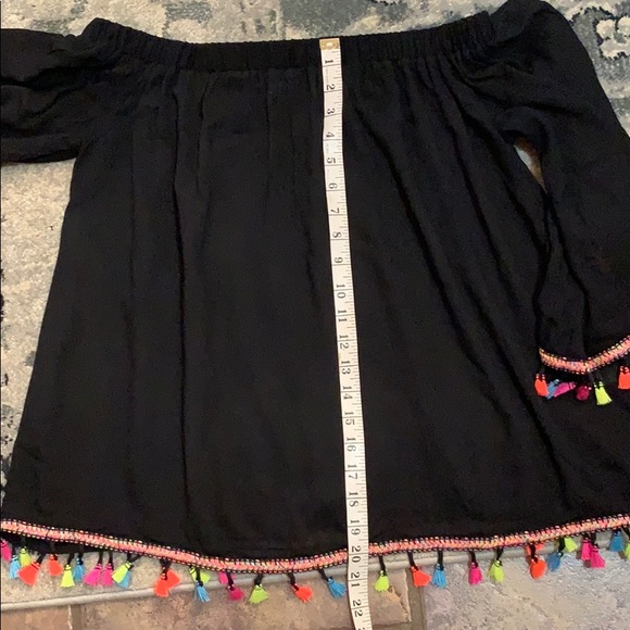 SOLD❤️❤️Off shoulder neon fringe shirt - Picture 7 of 7